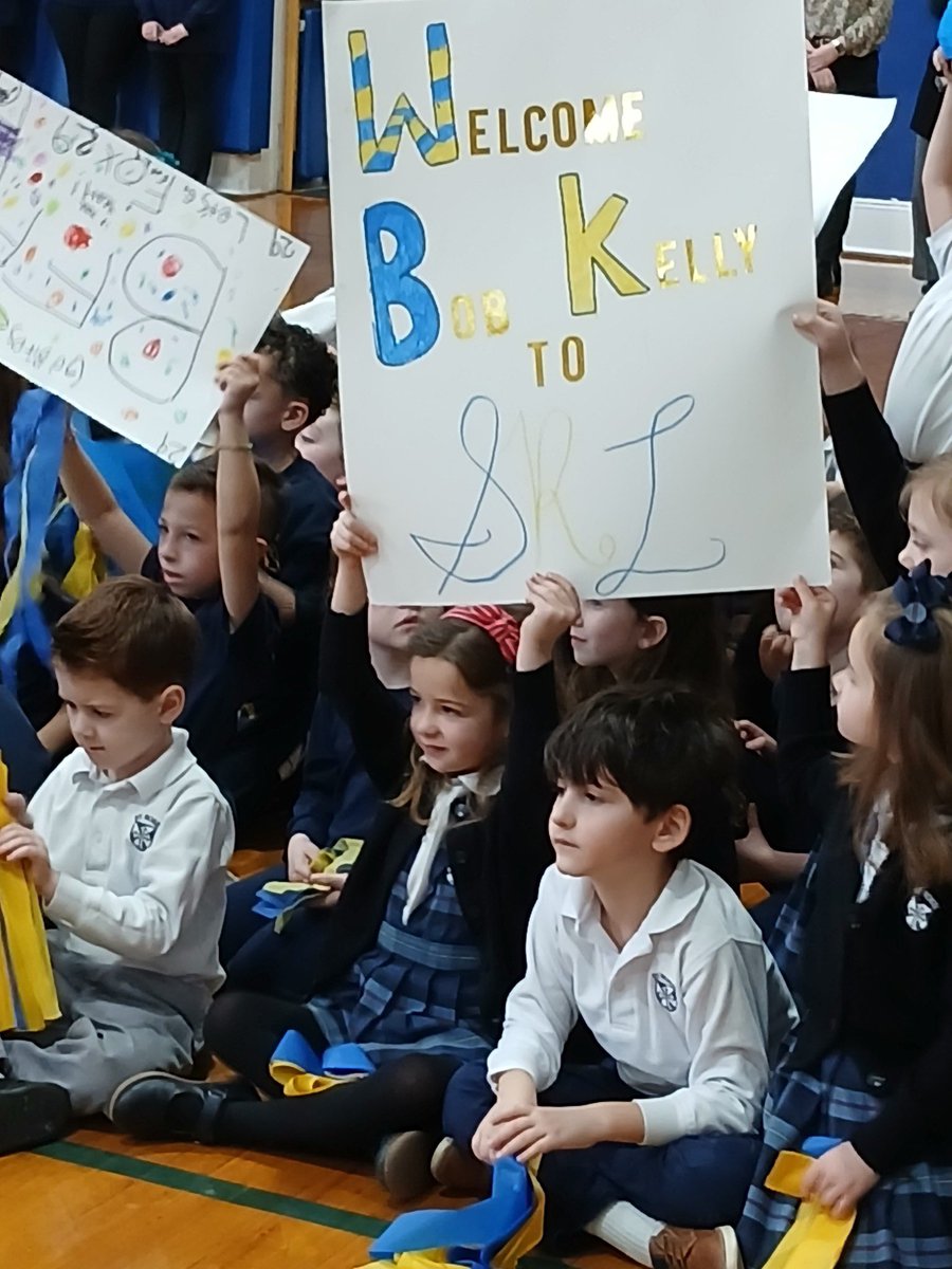 katebieg's tweet photo. Lucky to have a visit from @BobKellyFOX29 at St. Rose today! Eloise even got her poster signed 💙💛 #onceafalconalwaysafalcon https://t.co/EkakDSdZfW