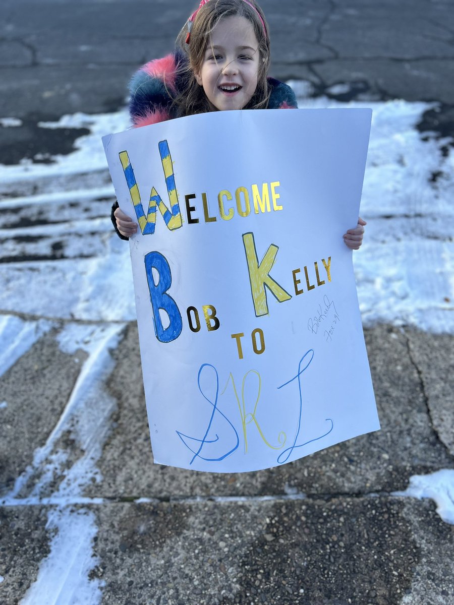 katebieg's tweet photo. Lucky to have a visit from @BobKellyFOX29 at St. Rose today! Eloise even got her poster signed 💙💛 #onceafalconalwaysafalcon https://t.co/EkakDSdZfW