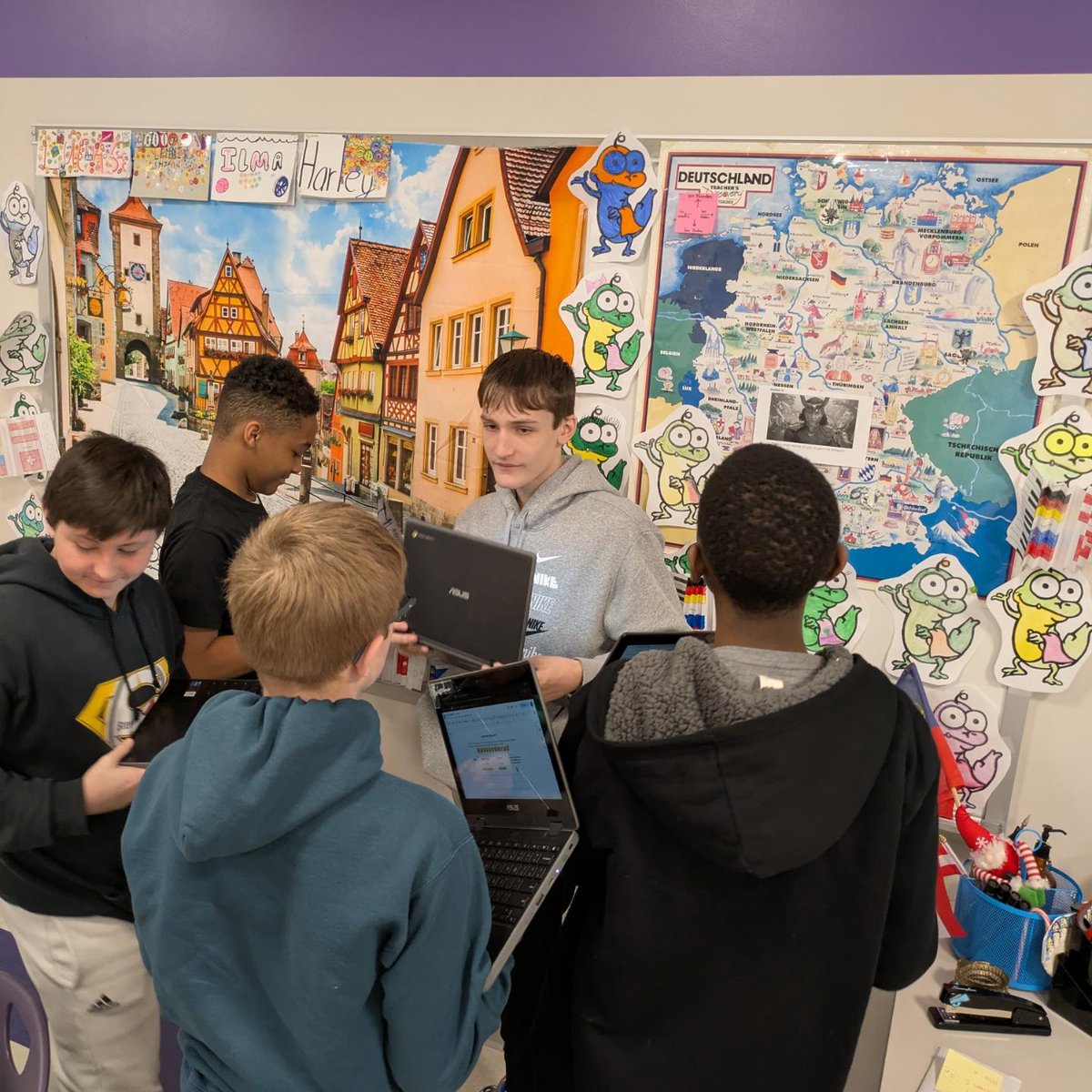 frau_leonard's tweet photo. Today German Flex students did a superhero stations activity to practice introducing other people auf Deutsch 🦸 #teachgerman https://t.co/2Ab9ezbsfM