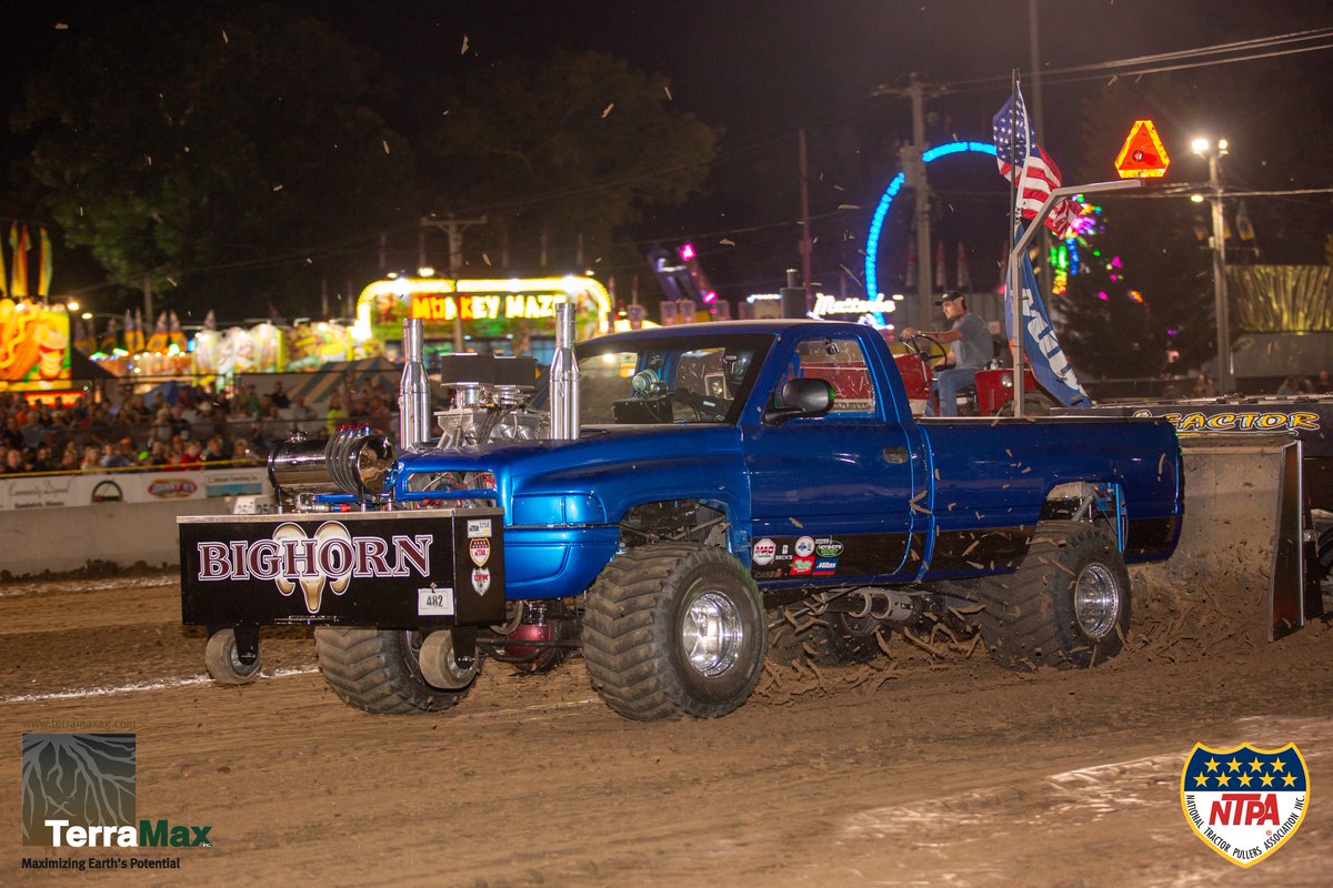 NTPApull's tweet image. Bighorn taking on the DeKalb County Fair Grand Nationals! #powerthrough #truckpulling #sandwichIL
