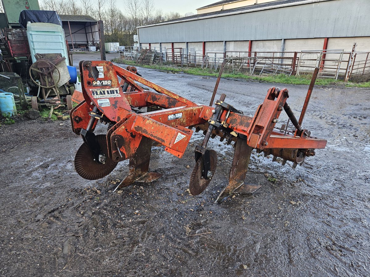 3m flatlift for sale. Good working order. Cutting discs in front of the 3 legs. 90/150 model. £3500.