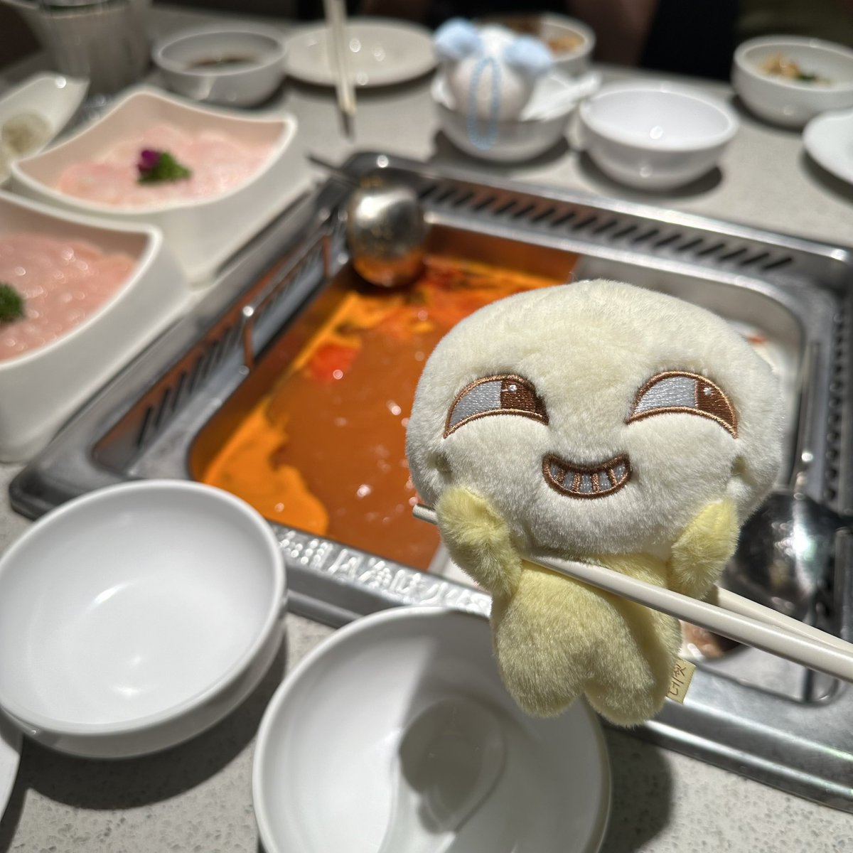 squishyychenle's tweet image. you can make the 7dream dolls hold on 👍🏻