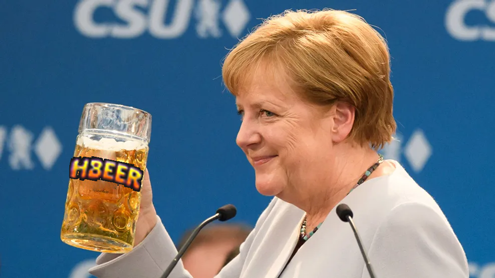 HBeerOfficial's tweet photo. 🍺 Cheers to $HBEER!

Even world leaders know—when it’s time to celebrate, nothing beats a cold mug of $HBEER. Ready to join the party? 🚀🍻 #HBeer https://t.co/DCBUaZxMh3