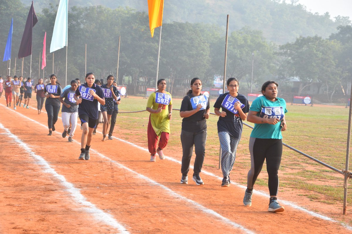 Kadapa_Police's tweet image. ✅ముగిసిన పోలీసు కానిస్టేబుల్ నియామక  దేహ ధారుడ్య పరీక్షలు..చివరి రోజున 312 మంది హాజరు..మెయిన్స్ (ఫైనల్) పరీక్షకు 167 మంది క్వాలిఫై
✅పరీక్షలను పర్యవేక్షించిన  కడప జిల్లా ఎస్పీ శ్రీ వి.విద్యాసాగర్ నాయుడు  ఐపియస్ గారు.
#kadapapolice
#APPolice 
@APPOLICE100 
#constablenotification