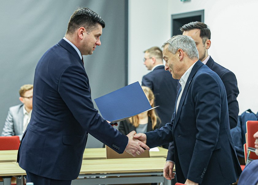 W Centrum Technologii Kosmicznych Akademii Górniczo-Hutniczej w Krakowie po raz pierwszy odbyło się posiedzenie Małopolskiej Rady ds. Sektora Kosmicznego. Samorząd Województwa Małopolskiego reprezentował marszałek Łukasz Smółka. Szczegóły: malopolska.pl/aktualnosci/bi…