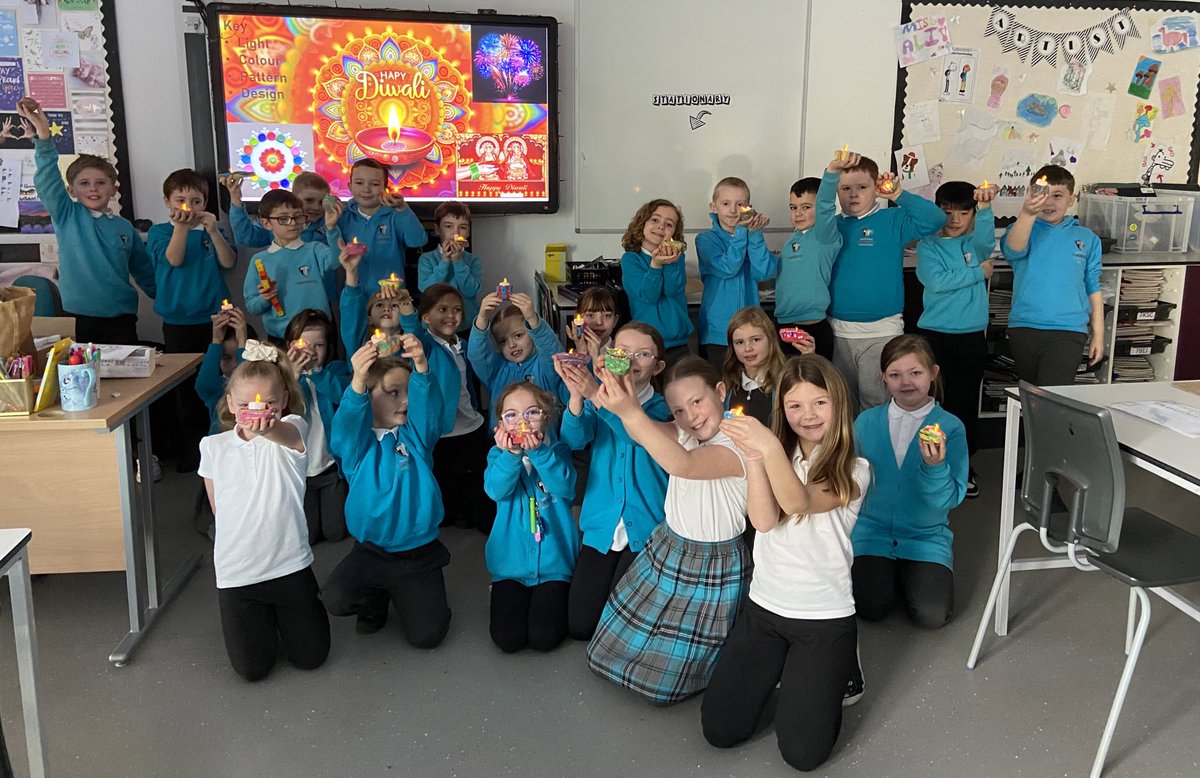 arts_tcs's tweet image. Year 3 and 4 getting creative with their clay Diwali lamps! 🌟✨ Celebrating the festival of lights with art and joy! #Diwali #CreativeDesign @TonLowerSchool
