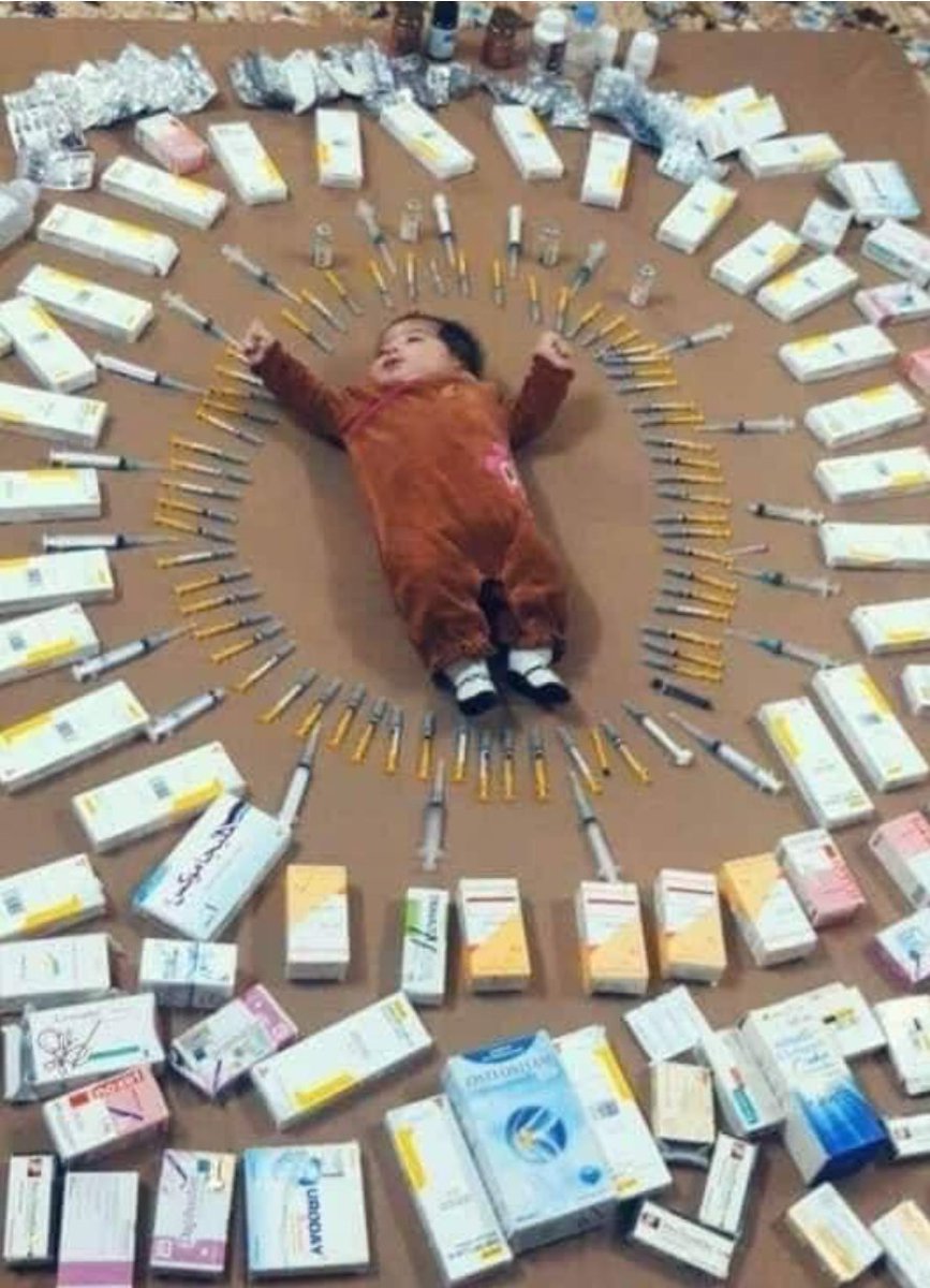 sohnglass's tweet image. Q. 어떤 백신이 안전해요?   
A.  그냥 아무 것도 맞지 마세요.  

Q. 그래도 그 중에서 가장 괜찮은 백신은 꼽아주신다면요?
A.  괜찮은 백신 찾지 말고 비용과 편익 분석 (cost and benefit anaylsis) 을 하세요.  안전성이 높다고 해도 효용성이 없거나 음수 (negative)면 접종이 어리석은 것이고…