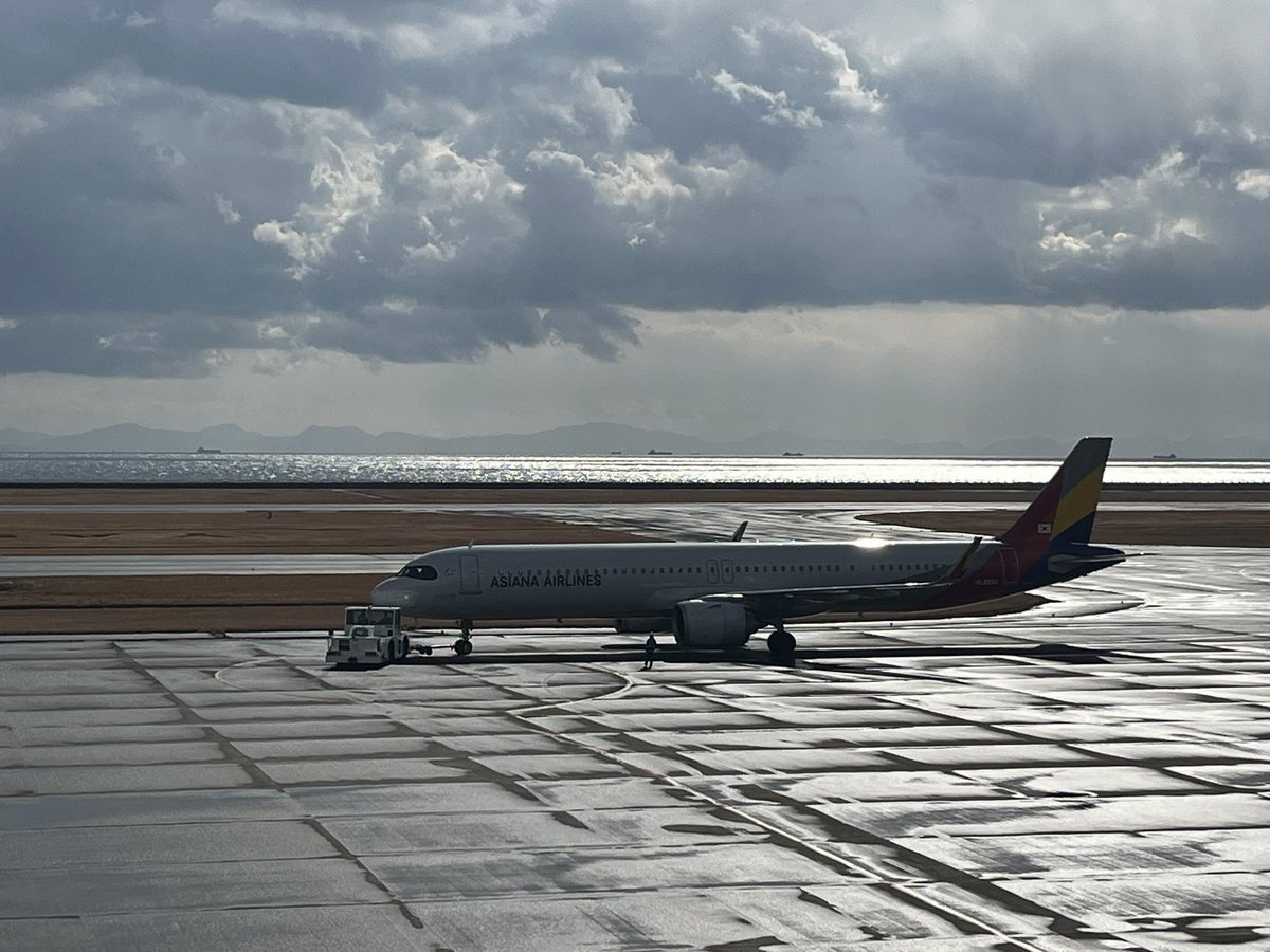 i_ube's tweet photo. 山口宇部空港へ韓国仁川国際空港からのチャーター便の運行が始まりました。
この度はインバウンドのみですが、こらから双方向での運行が、予定されています。
観光だけでなくビジネス展開の起爆になって欲しいです。
今後の定期便化を期待します。 https://t.co/3vYoZT0LMh