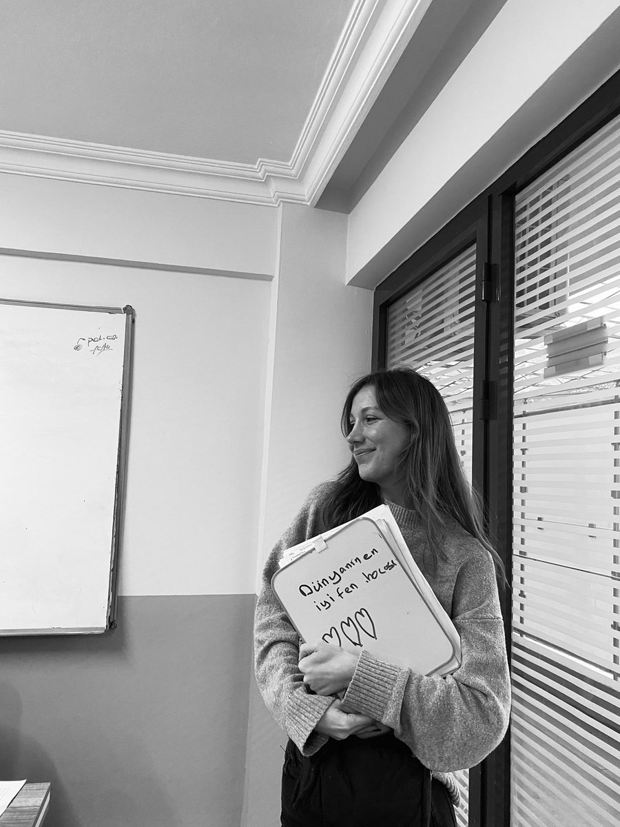semayalccnn's tweet photo. Arkadaşlar meb falan da geçtim de ben bu çocukların kalbine nasıl atandım ya bu saf sevgiyi nasıl tarif edeyim https://t.co/nCNh5eW9fp