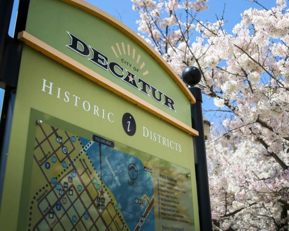 positivelydec's tweet image. Hello 2025! ✨💙

This year is going to be full of untold stories, new faces, and unforgettable moments. The best part? We’re just getting started!

Stay tuned for all of the exciting things that will be coming your way very soon! 😉

#PositivelyDecatur