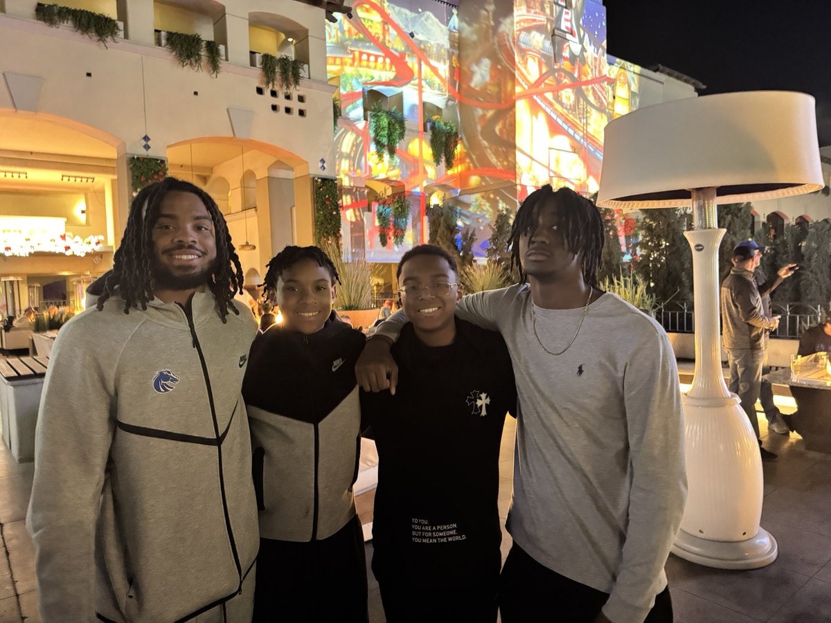 RockyBright2028's tweet image. Amazing experience getting to attend the  1st college football playoff game. Got to cheer on my big cousin @ZionWashington_  and @BroncoSportsFB. 
#BeyondBlessed
#Goals #Family
@UnionFootball
