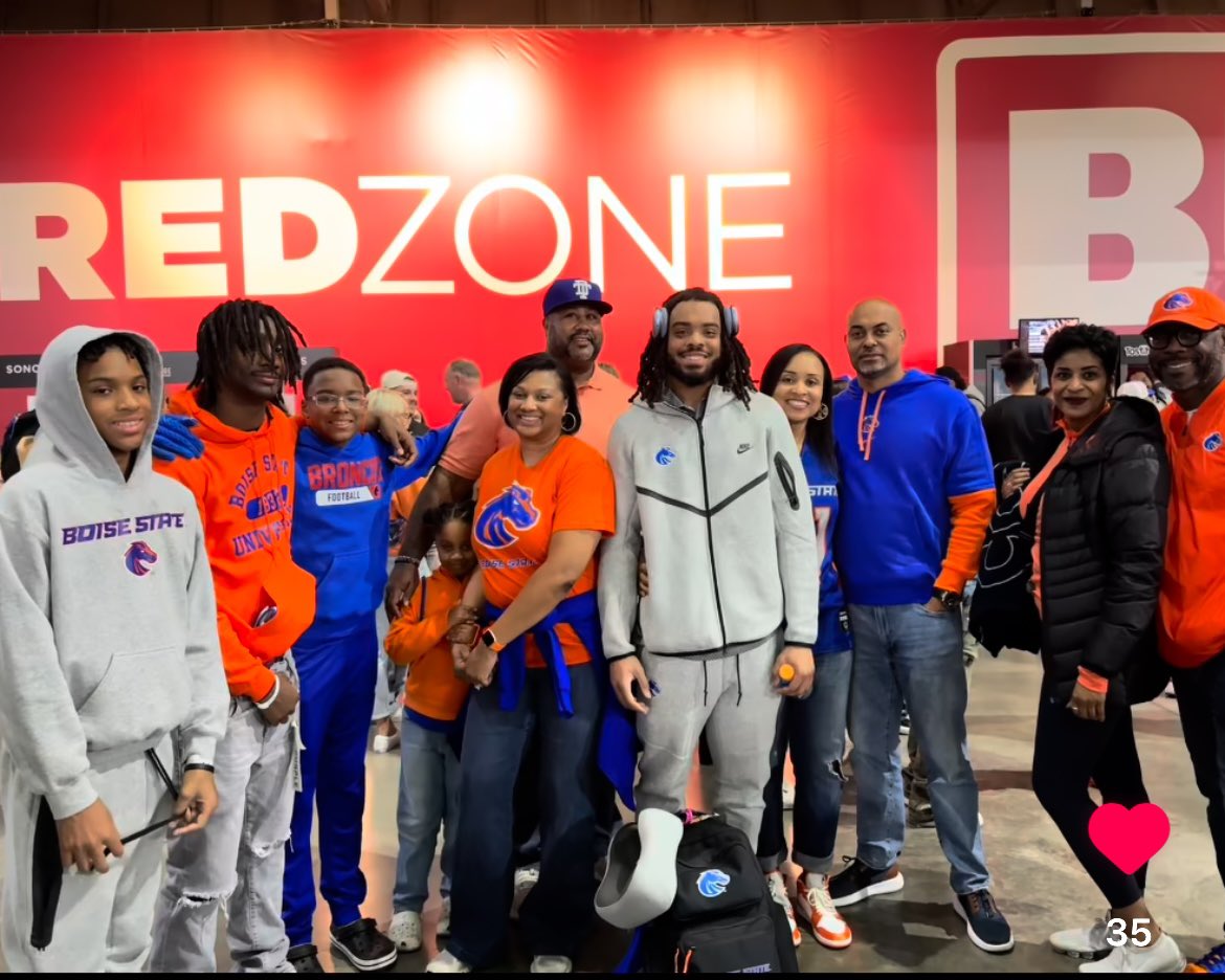 RockyBright2028's tweet image. Amazing experience getting to attend the  1st college football playoff game. Got to cheer on my big cousin @ZionWashington_  and @BroncoSportsFB. 
#BeyondBlessed
#Goals #Family
@UnionFootball