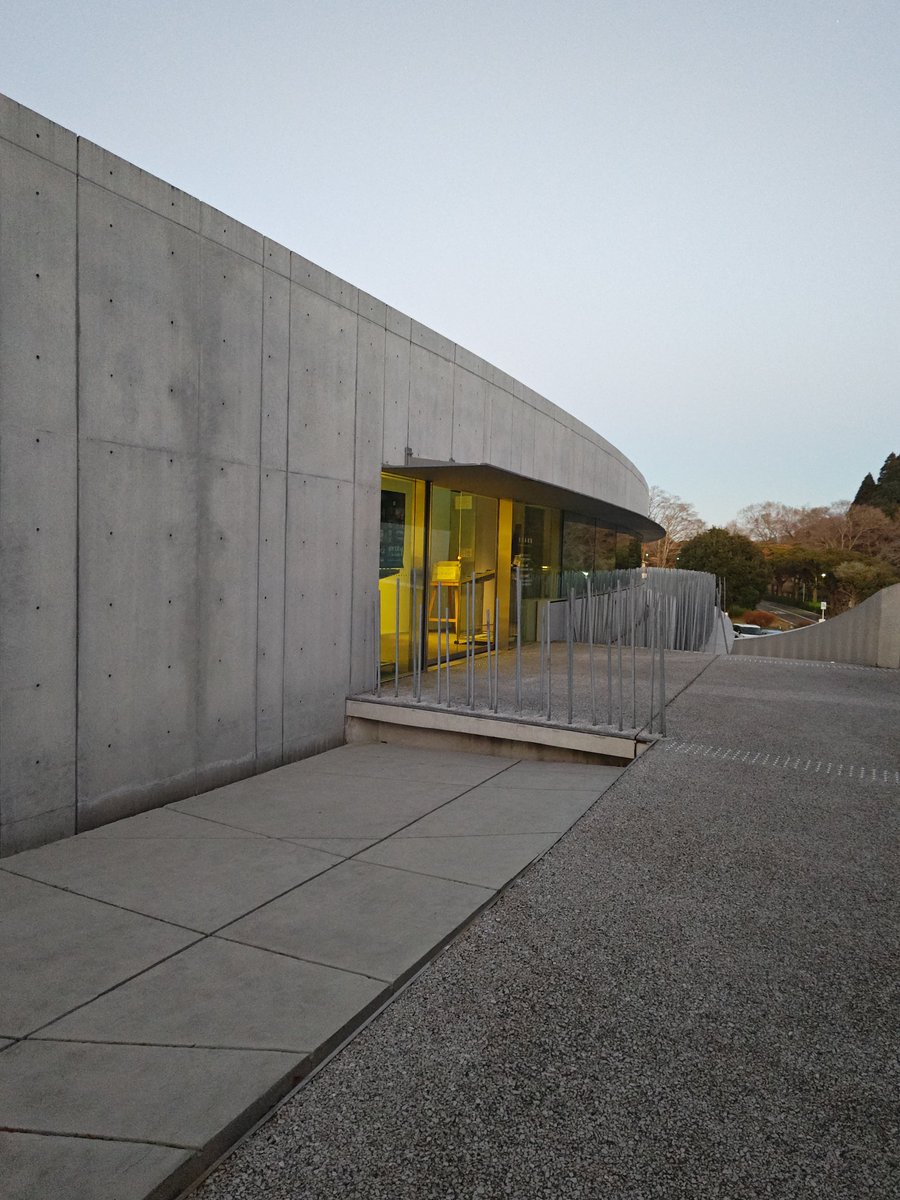 第3回ホキ美術館プラチナ大賞展　2025年1月20日まで
展示中です。

プラチナ大賞展　展示スペース入ってすぐに展示されています。

お近くへお越し際はどうぞお立ち寄りください。