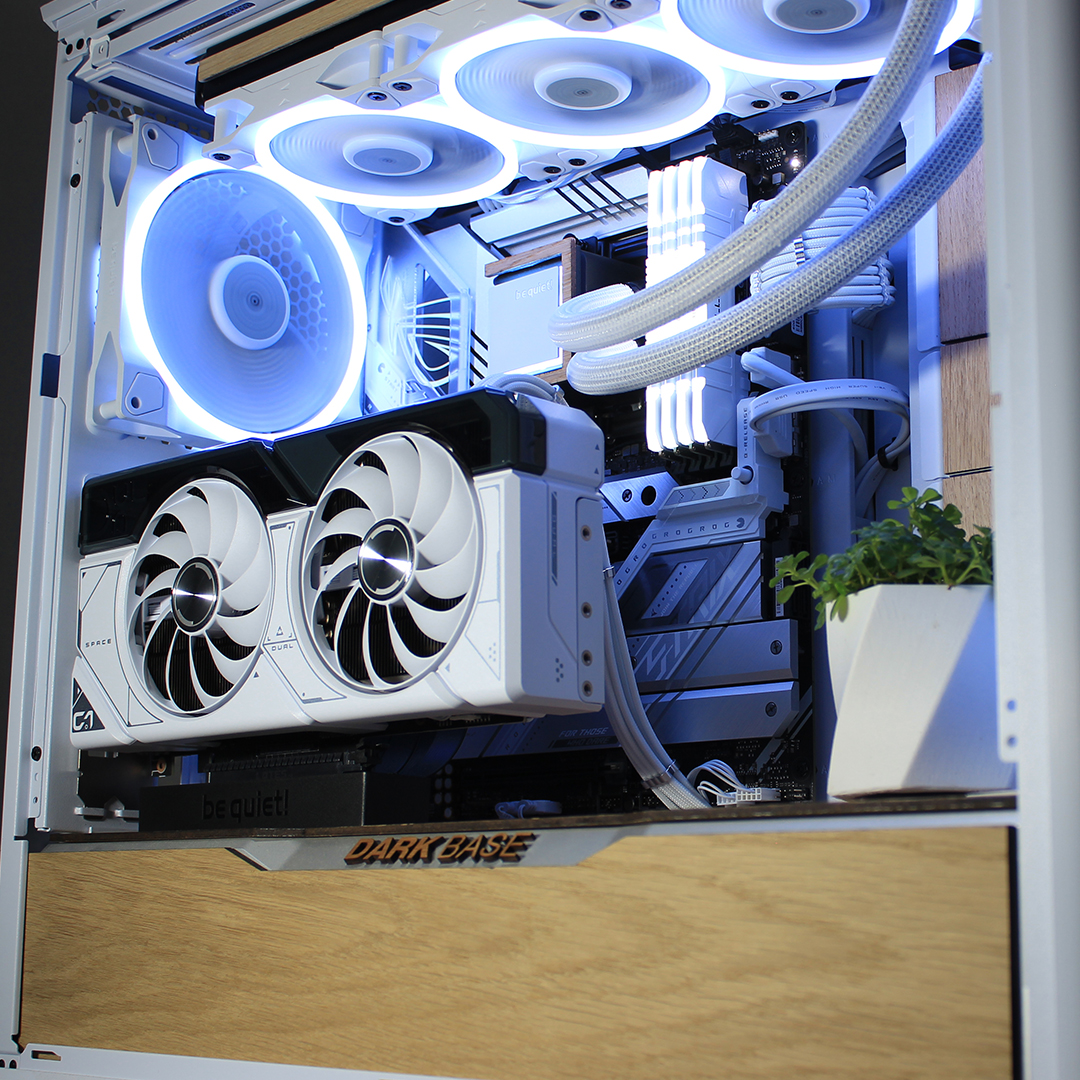 bequietofficial's tweet photo. This stunning mod by @PhenomGreg, featuring our Dark Base 701 White, Light Wings White, and Silent Loop 2 paired with elegant wooden panels, is a true masterpiece of craftsmanship.
#DarkBase701 #LightWings #SilentLoop2 #PCMod #MinimalistPC #GamingSetup https://t.co/hPbaPjez53