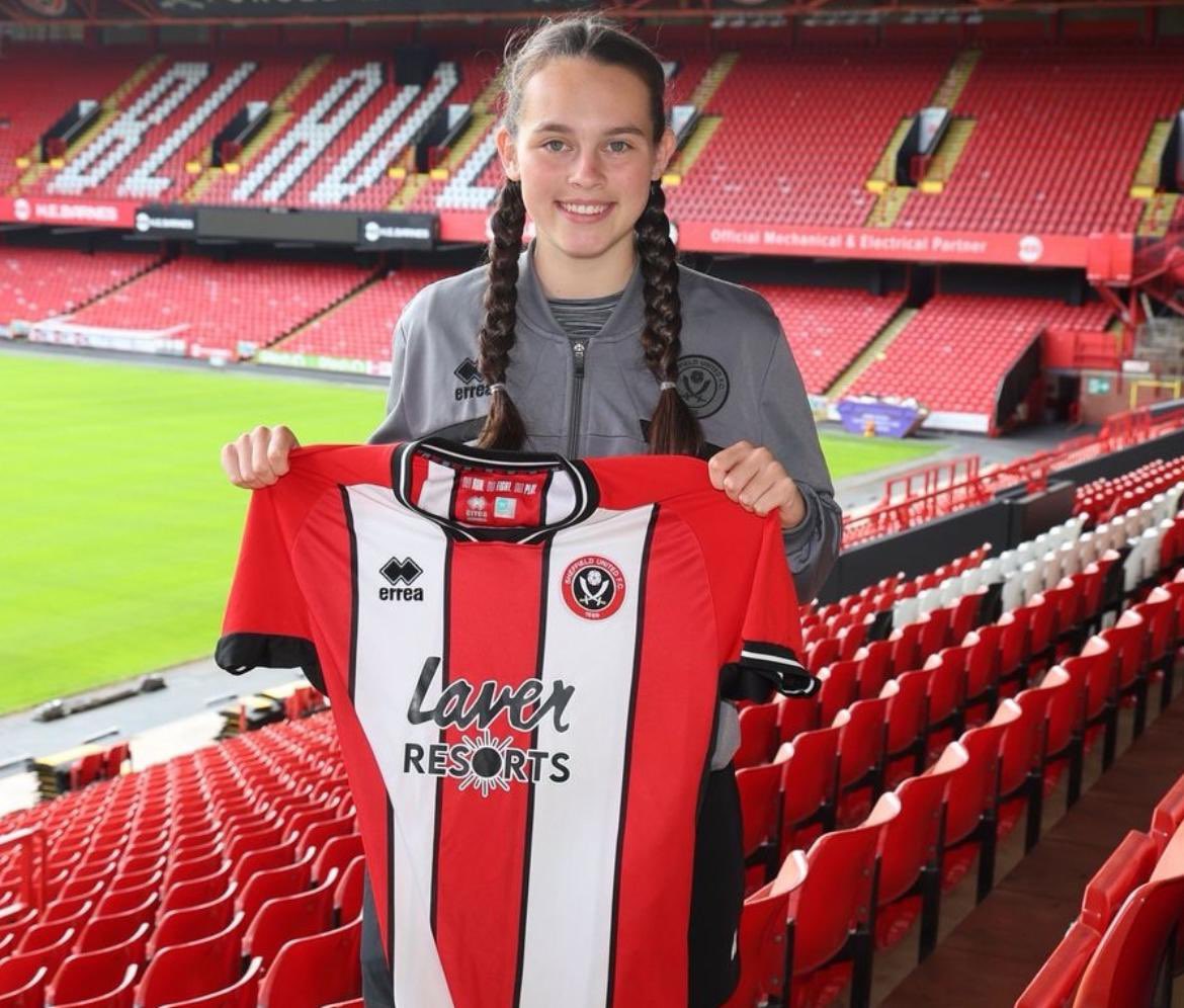 steveplant_'s tweet photo. Class of 2009!!

Introducing my latest academy signing, 16 year old Grace Palmer-Davies ✍️

Grace is a player with great potential and is currently an under 16s PGA player at @sufc_women 

Great to have you on board on Grace and supporting you in your future football career. https://t.co/XNMzlkHWbV