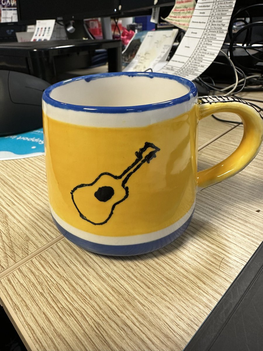 PredsFrance's tweet image. Team building peinture sur céramique au bureau et je suis parti en inspiration full #MusicCity ! C’est pas parfait mais content du résultat ! Vous aimez ? #Preds #Nashville