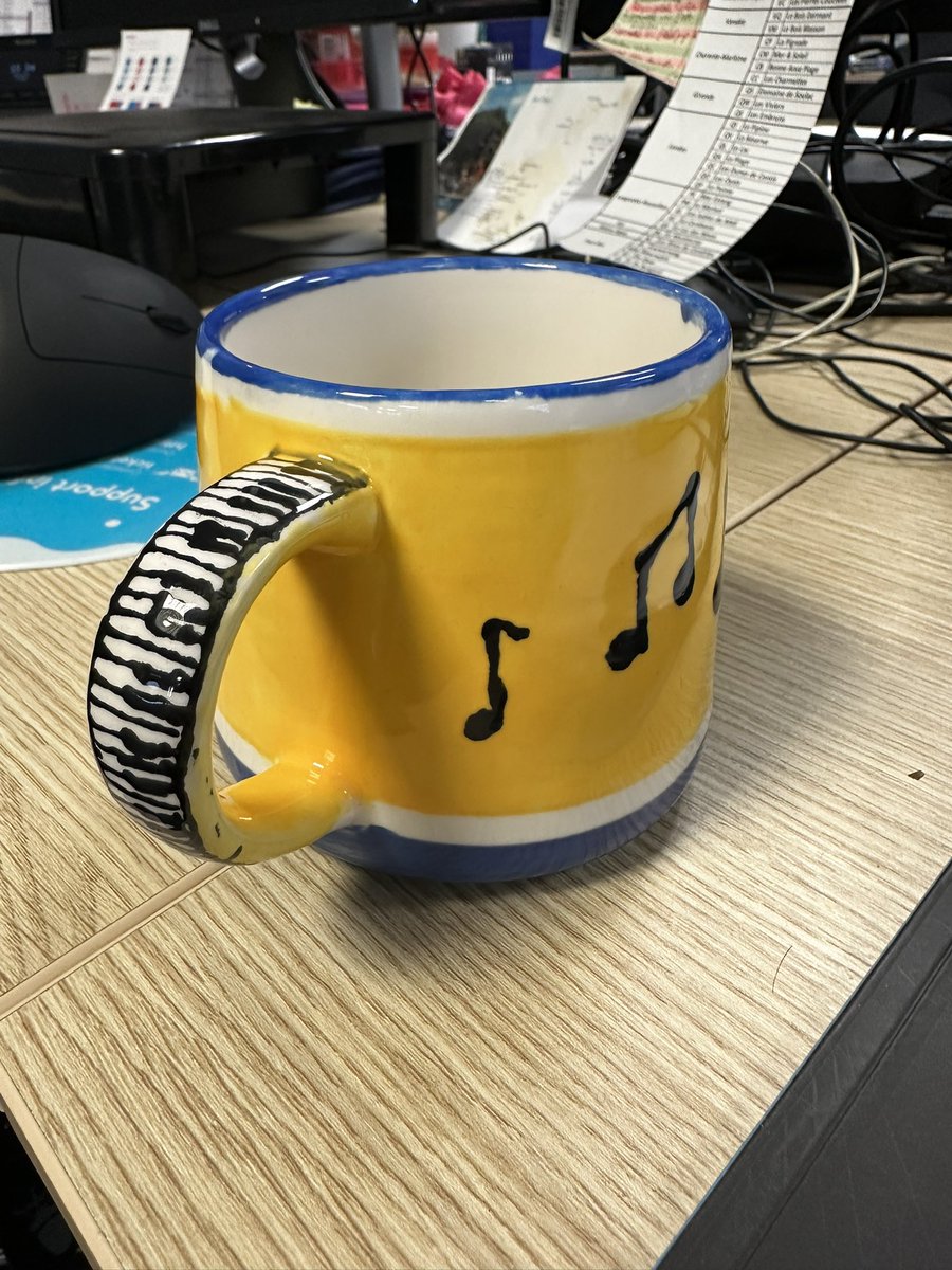 PredsFrance's tweet image. Team building peinture sur céramique au bureau et je suis parti en inspiration full #MusicCity ! C’est pas parfait mais content du résultat ! Vous aimez ? #Preds #Nashville