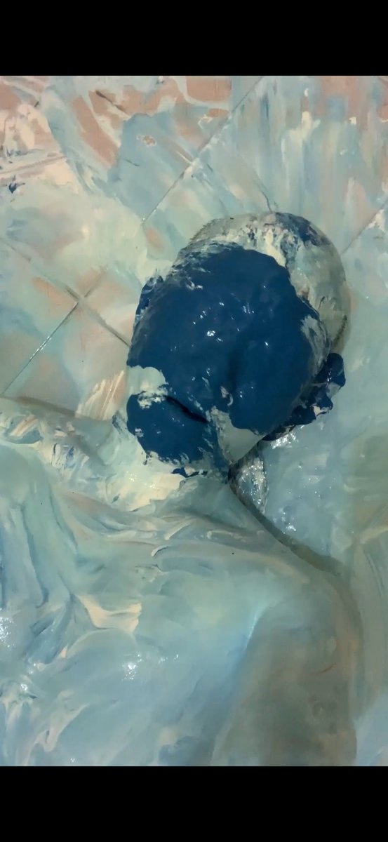 Blue man wanna kiss?😘