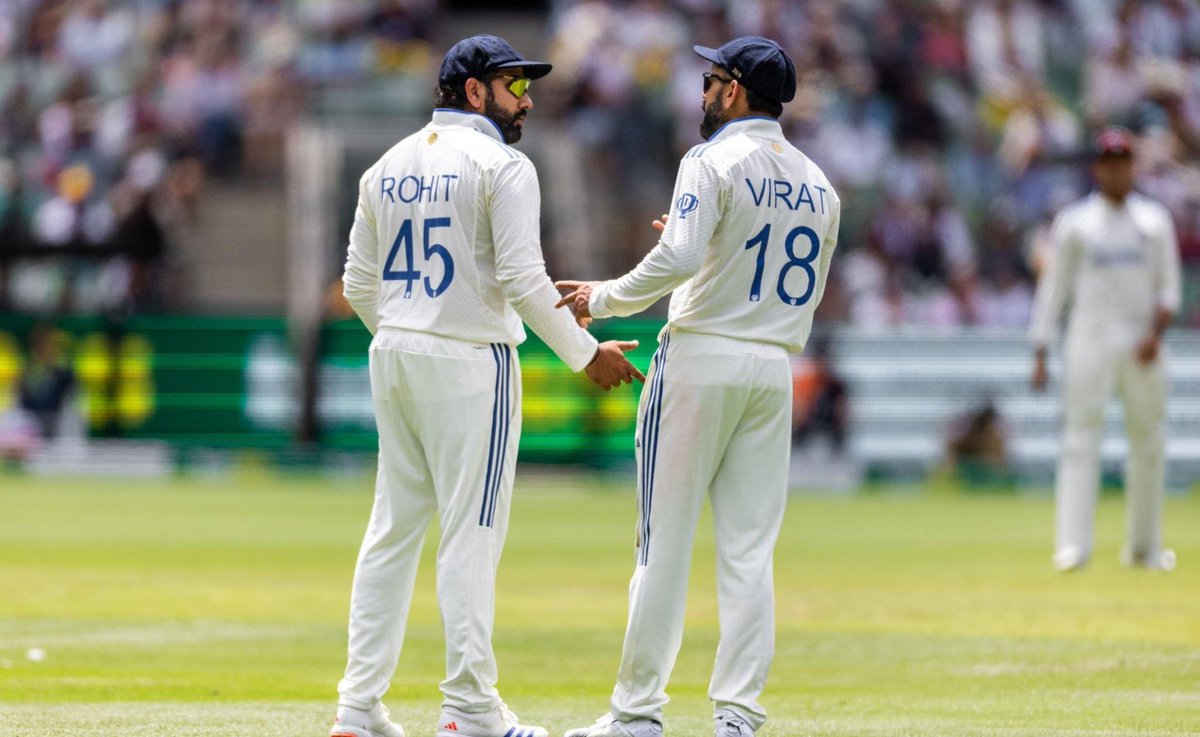 chiku1504's tweet photo. Some bonds are for forever ♾️ #ViratKohli #RohitSharma𓃵 #roko #4518
#viratrohit #AUSvIND #icc https://t.co/XgQWzNKUJD
