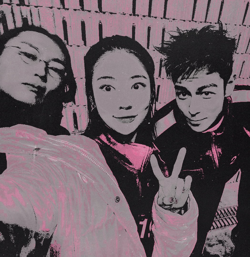 ⠀

           ❨   *   меня  держат  в  заложниках   *  ❩

⠀