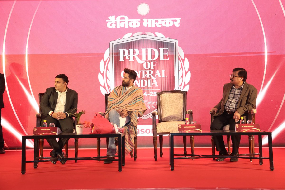 आज नई दिल्ली में दैनिक भास्कर के द्वारा आयोजित PRIDE OF CENTRAL INDIA 2024-25 में बतौर मुख्य अतिथि शामिल हुए राष्ट्रीय अध्यक्ष सह केंद्रीय मंत्री आदरणीय श्री <a href="/iChiragPaswan/">युवा बिहारी चिराग पासवान</a> जी।