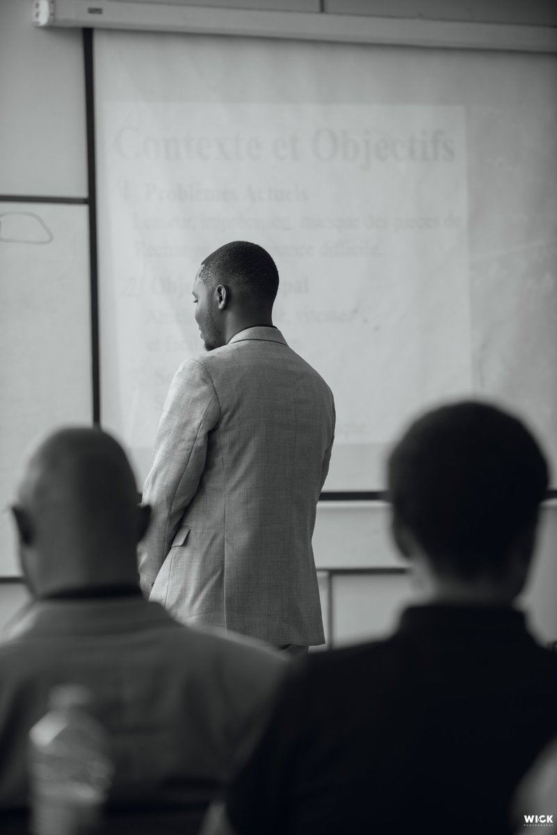 gad_kalunga7's tweet photo. Les "pourquoi" n’ont pas toujours de "parce que" visibles. Faites confiance à Dieu 🌟. La foi, c’est avancer, même dans l’incertitude 🙏.
Et vous, comment gardez-vous confiance ? 💬
#GadKalunga #Confiance #Foi #Motivation #InkStudio https://t.co/laapBQeVwj
