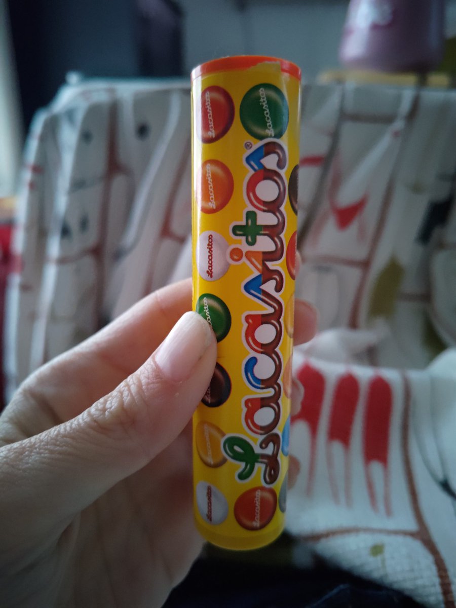 Ahora comiendo <a href="/Lacasitos/">Lacasitos</a> 
Antes los Reyes Magos nos dejaban un bote grande pero ahora nos dejan un bote pequeñito. La tradición que no falte, tengamos la edad que tengamos.