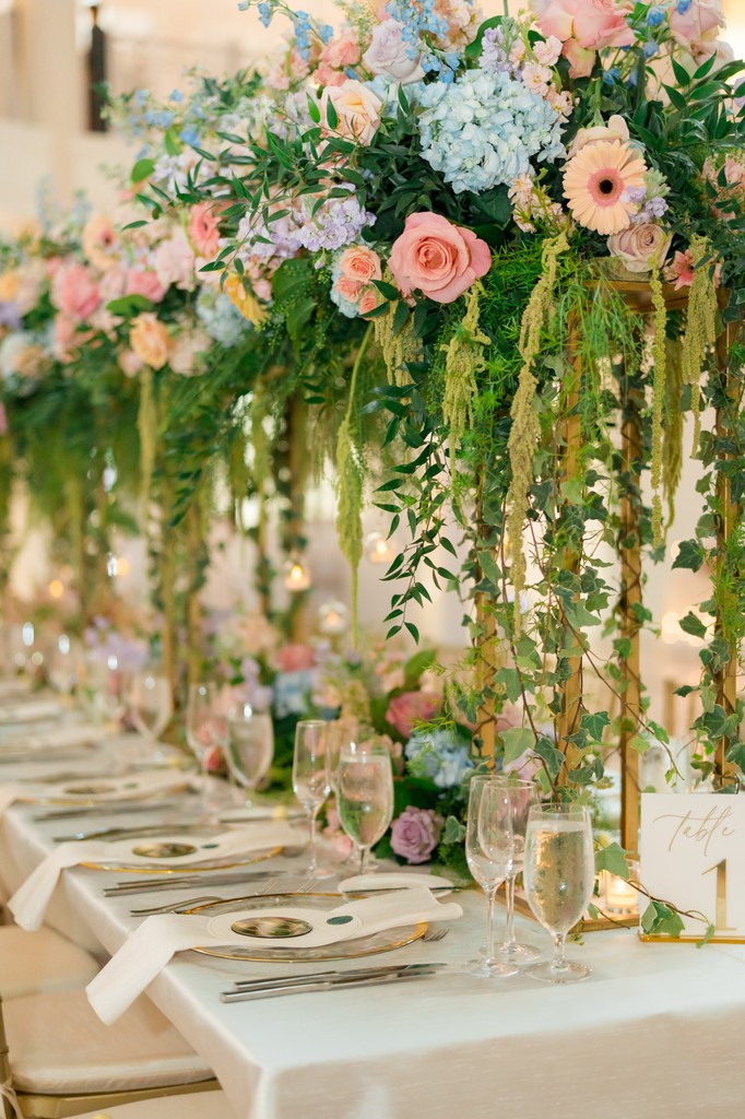 Busy_Bee_WE's tweet photo. Imagine tables adorned with lush greenery, delicate blooms, and the soft perfume of nature's finest flowers. #GardenWedding #WeddingCenterpieces #LoveInBloom #WeddingInspiration #RomanticTablescapes
https://t.co/Ch7ugYLINc https://t.co/xq11wHu8mF