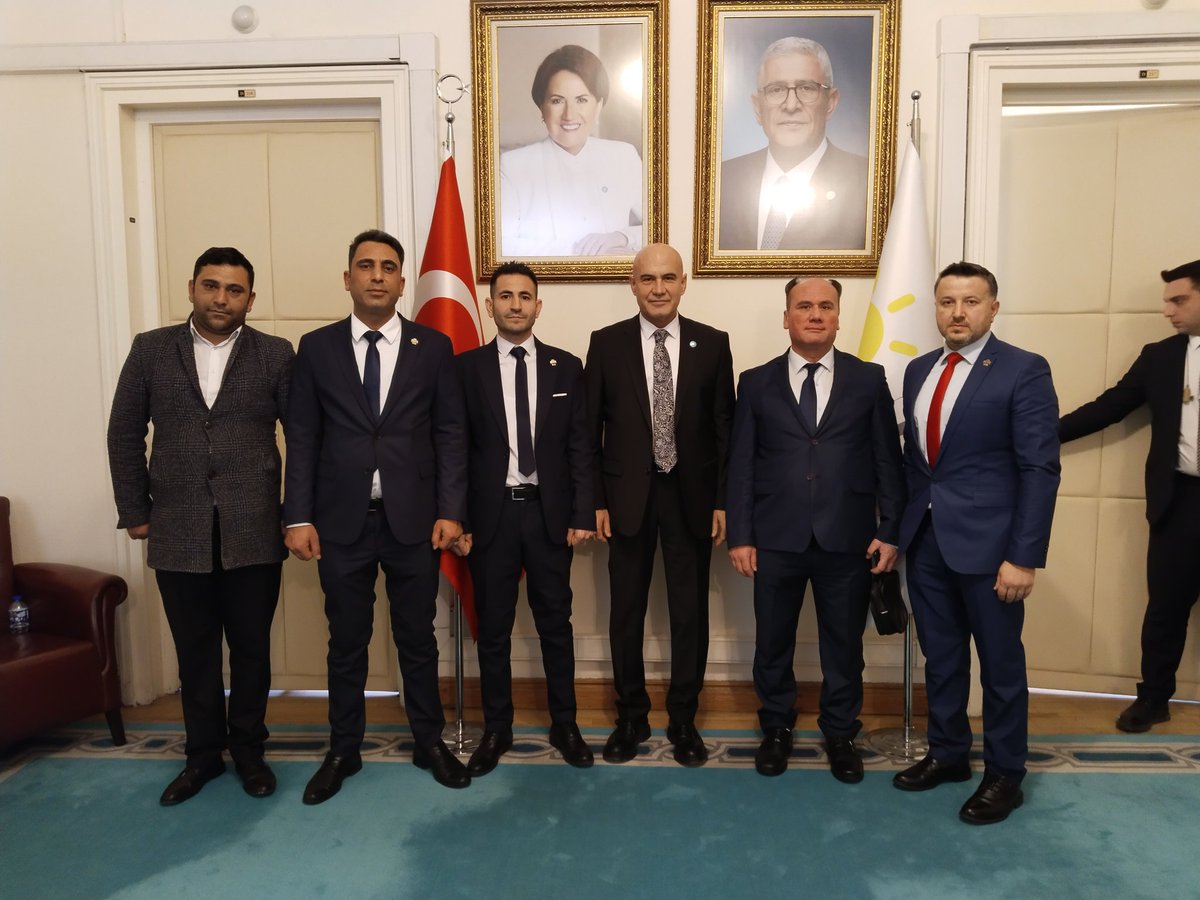 Yardımcı Hizmetler Sınıfı Eğitim Sendikası (@yhsegitimsen) on Twitter photo İyi parti grup başkanvekili sayın <a href="/ComezTurhan/">Turhan Çömez</a> vekilimize #YardımcıHizmetlerSınıfı kanun tasarısını teslim ettik katkılarından ve verdikleri desteklerden dolayı teşekkür ederiz <a href="/MDervisogluTR/">Müsavat Dervişoğlu</a> <a href="/MemduhOzer71714/">Memduh Özer (Adnan)</a> <a href="/eliflogoglu/">Prof. Elif LOĞOĞLU</a> <a href="/iyiparti/">İYİ Parti</a> <a href="/yhsplatform/">Yardımcı Hizmetler Sınıfı Platformu</a> <a href="/YhsPlatformu/">Yardımcı Hizmetler Sınıfı Platformu</a> <a href="/YhsBuroSen/">Yardımcı Hizmetler Sınıfı Büro Sendikası</a> #yhs İyi parti grup başkanvekili sayın <a href="/ComezTurhan/">Turhan Çömez</a> vekilimize #YardımcıHizmetlerSınıfı kanun tasarısını teslim ettik katkılarından ve verdikleri desteklerden dolayı teşekkür ederiz <a href="/MDervisogluTR/">Müsavat Dervişoğlu</a> <a href="/MemduhOzer71714/">Memduh Özer (Adnan)</a> <a href="/eliflogoglu/">Prof. Elif LOĞOĞLU</a> <a href="/iyiparti/">İYİ Parti</a> <a href="/yhsplatform/">Yardımcı Hizmetler Sınıfı Platformu</a> <a href="/YhsPlatformu/">Yardımcı Hizmetler Sınıfı Platformu</a> <a href="/YhsBuroSen/">Yardımcı Hizmetler Sınıfı Büro Sendikası</a> #yhs