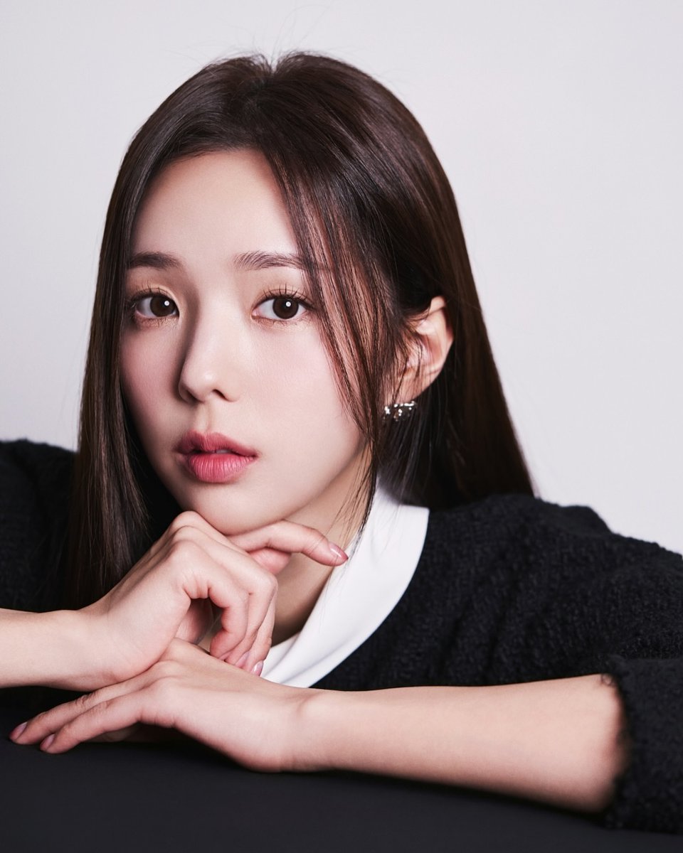 ciabyscene's tweet image. (Controversy over her acting skills)

#ChaeSooBin: "I cried to sleep every day. I was so upset. I don't really care about external things, but it's different from acting. I was even more upset because there were some parts that I found disappointing when I watched the broadcast."