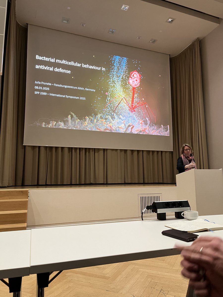 Akos T. Kovacs (@evolvedbiofilm) on Twitter photo Julia Frunzke <a href="/FrunzkeLab/">FrunzkeLab</a> (from <a href="/fz_juelich/">Forschungszentrum Jülich | @fzj@social.fz-juelich</a>) - Bacterial multicellular behavior in antiviral defense
#MultiBac2025 Julia Frunzke <a href="/FrunzkeLab/">FrunzkeLab</a> (from <a href="/fz_juelich/">Forschungszentrum Jülich | @fzj@social.fz-juelich</a>) - Bacterial multicellular behavior in antiviral defense
#MultiBac2025