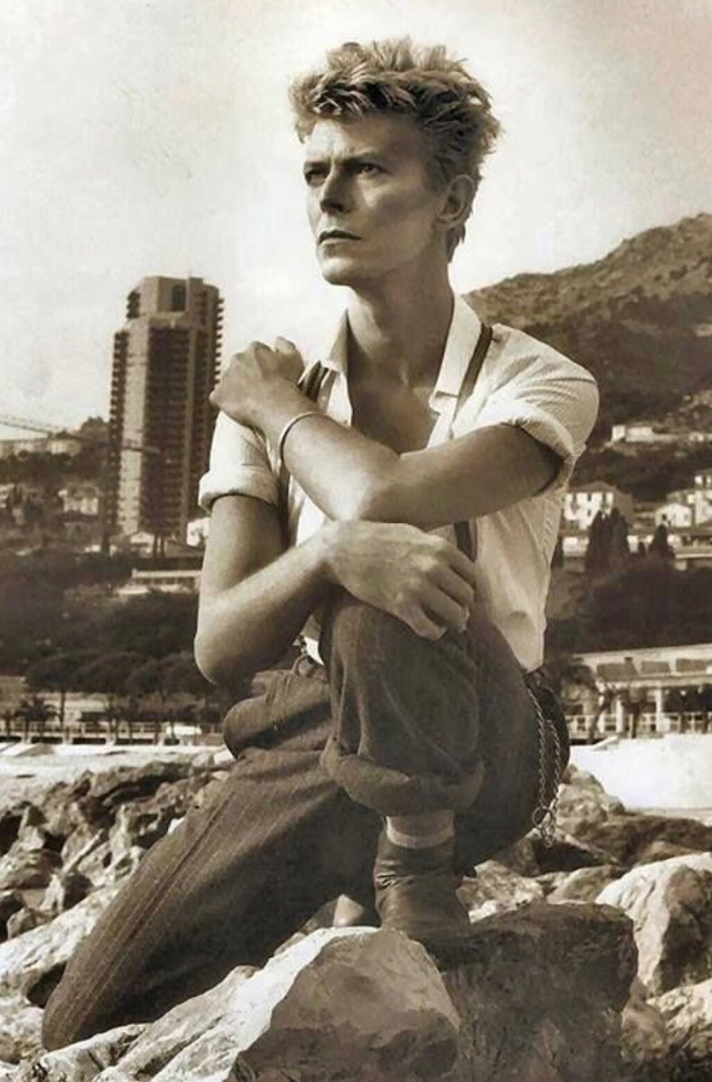 Monte Carlo, 1983 📷 Helmut Newton 

HB THE MAN ⚡️