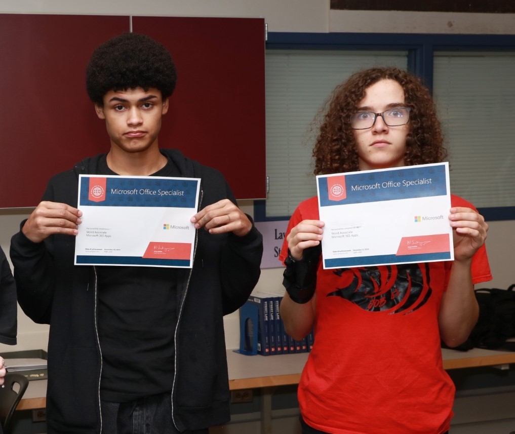 A Microsoft Office User Specialist (MOUS) is an individual who has certified his or her skills in one or more Microsoft Office desktop applications.
Congratulations to these students who have all become certified in at least one Microsoft application - WAY TO GO! <a href="/EverettSchools/">Everett Public Schools.WA</a>