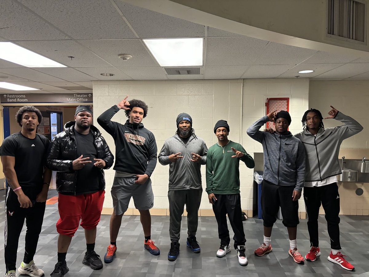 It was good seeing ⁦<a href="/anthonystell_/">Stelly🌪</a>⁩  Ro, ⁦<a href="/orin_patu/">Orin Patu</a>⁩ ⁦<a href="/KingRayRay206/">Ray Wells Jr. ⚡️🚀</a>⁩ ⁦<a href="/JBeleford/">Jamil Beleford</a>⁩ and ⁦<a href="/Darrien_4/">Darrien Sampson 🥇</a>⁩ coming back and showing love . Good luck to you guys and the 3 getting ready for your PRO-DAY #BEACHBOYZ4LIFE