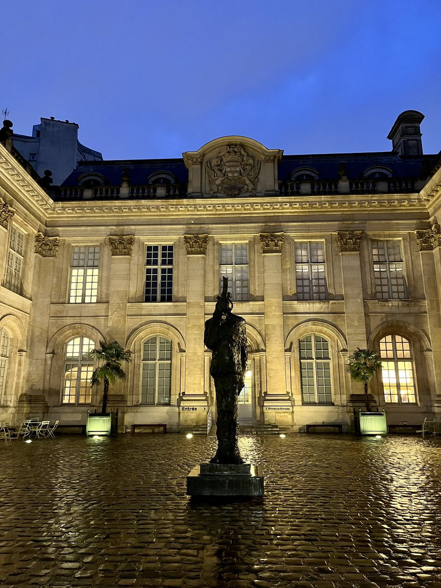 📅 Ce soir, comme tous les mercredis jusqu’au 26 janvier, visitez les expositions #Dibbouk et #PaulaPadani en nocturne, jusqu’à 21h ! 🌙 

mahj.org/fr