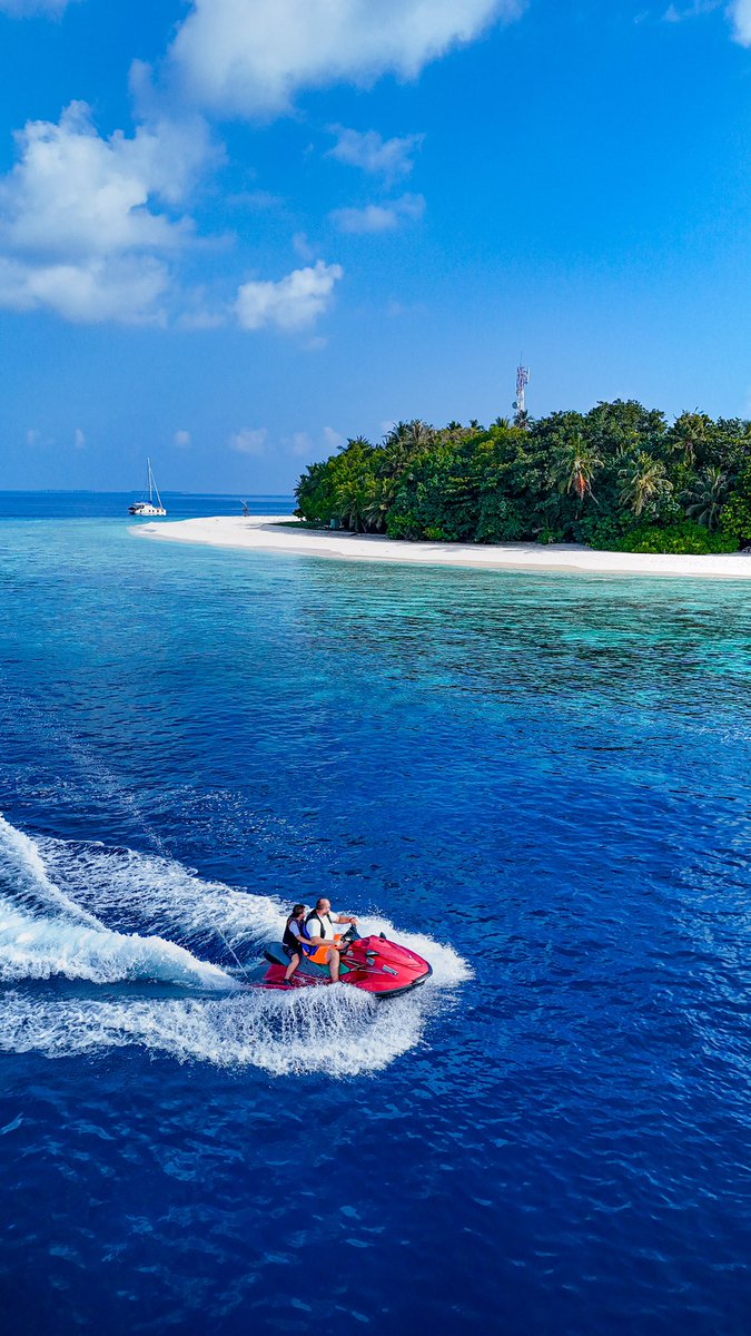 sabbatravels's tweet photo. No trip to the Maldives is complete without spending time out on the water. Jet skiing, Jetcar , and Funtube , banana are just a few of the most popular water sports you can enjoy while in the Maldives. 🇲🇻 
.
.
#maldives #maldivesisland #islandlife #maldivestravel #travelmaldives https://t.co/tVnBmzKsS1