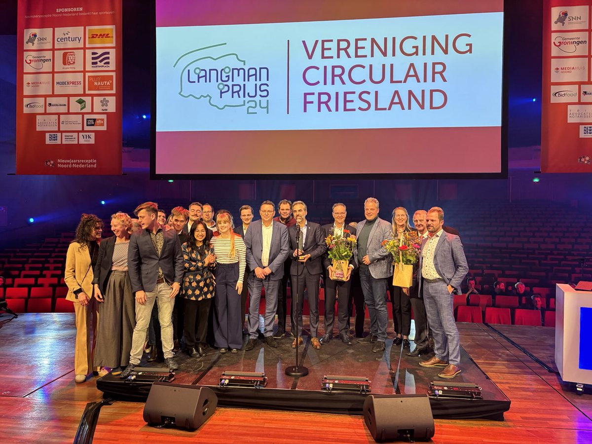 Onno Pier Falkena (@onno_falkena) on Twitter photo De feriening <a href="/CirculairFRL/">Circulair Friesland</a> krige niiskrekt yn Grins de #Langmanpriis 2024 op de nijjiersresepsje fan <a href="/VNONCWNoord/">VNO-NCW Noord</a>. Njonken direksje en foarsitter mochten ek leden op it poadium komme. De feriening <a href="/CirculairFRL/">Circulair Friesland</a> krige niiskrekt yn Grins de #Langmanpriis 2024 op de nijjiersresepsje fan <a href="/VNONCWNoord/">VNO-NCW Noord</a>. Njonken direksje en foarsitter mochten ek leden op it poadium komme.