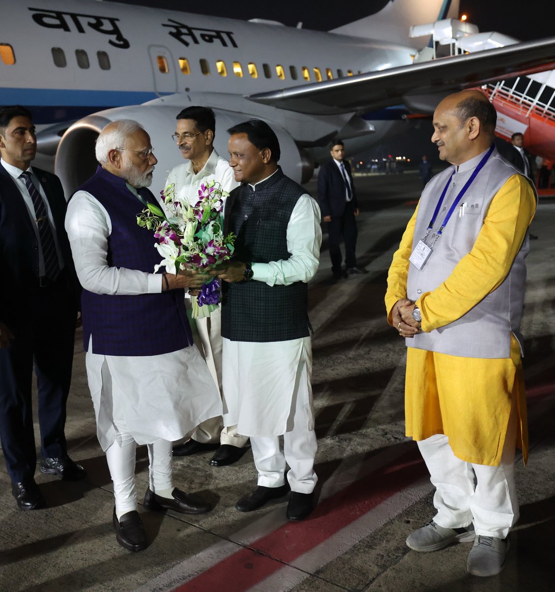 narendramodi's tweet photo. ଭୁବନେଶ୍ୱରରେ କିଛି ସମୟ ପୂର୍ବରୁ ପହଞ୍ଚିଲି । ଆସନ୍ତାକାଲି ପ୍ରବାସୀ ଭାରତୀୟ ଦିବସ ୨୦୨୫ରେ ଯୋଗ ଦେବାକୁ ନେଇ ଉତ୍ସାହିତ ଅଛି । https://t.co/yp6Pt5cJmL