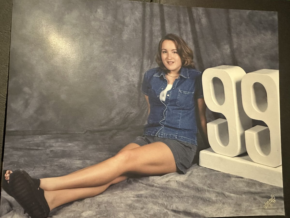 haybay42's tweet photo. Found a box with a bunch of old pictures and hit the jackpot. 😂 #ClassOf99 https://t.co/el2km5SjhA