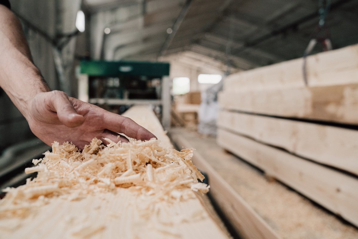 FAIRE APPEL À UN PROFESSIONNEL DU #BOIS, C'EST :

• Soutenir des savoir-faire locaux
• Favoriser l'emploi local
• Assurer une mise en œuvre du bois qualifié

🧐 Comment et pourquoi faire appel à un pro : bois.com/construction-r…