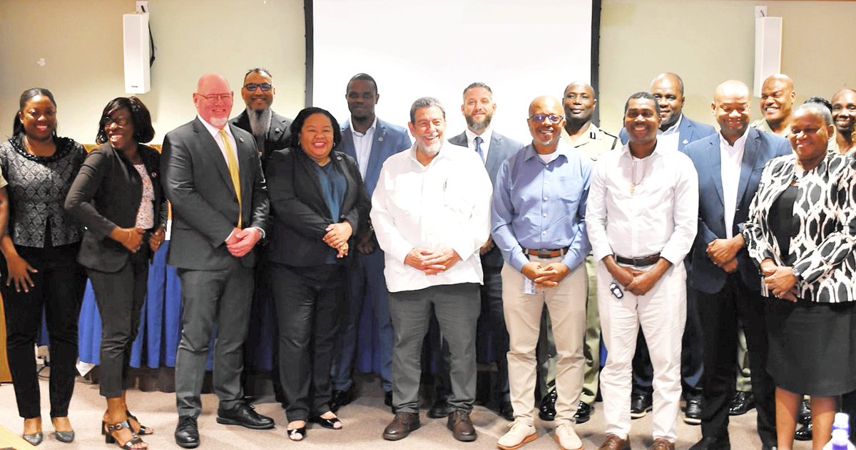 CImpacs's tweet photo. @CImpacs in collaboration w/ @StateINL &amp; @RSVGPF recently hosted Regional CGIU workshop 6 in SVG.

Held from 17-19.12.2024, it focused on the growing trend of illegal firearms &amp; explored collaborative strategies to address this regional issue.

More here: https://t.co/VxhtWuU0Ca https://t.co/1nNpUiZKKn