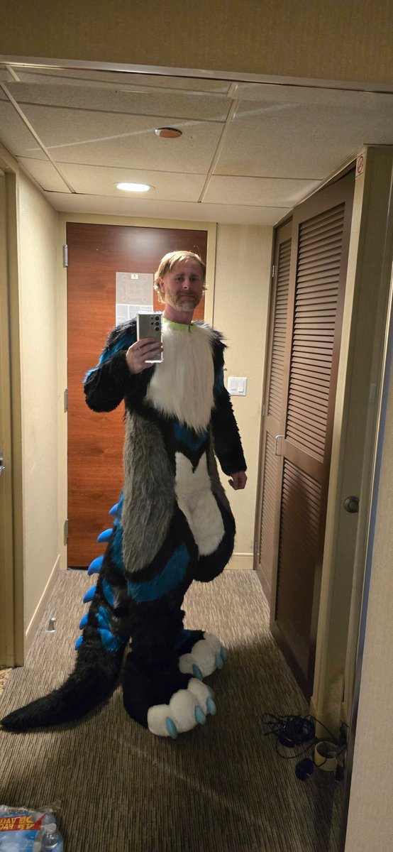 Life imitating art 💙
Lookit this gorgeous gift art that <a href="/BlackCheetah905/">BlackCheetah Studios</a> did for me. Thank you so much, you're amazing! 😊