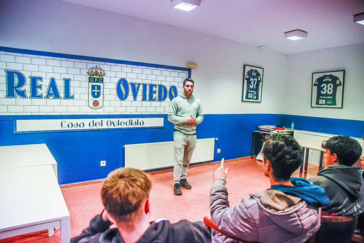Real Oviedo (@realoviedo) on Twitter photo 🙌🏻 Diegui Johannesson visitó a nuestros chicos del Área Internacional 🌍💙
😉 También les explicó lo que significa un derbi
<a href="/FundacionRO/">Fundación Real Oviedo</a>
#RealOviedo 🔵⚪️ 🙌🏻 Diegui Johannesson visitó a nuestros chicos del Área Internacional 🌍💙
😉 También les explicó lo que significa un derbi
<a href="/FundacionRO/">Fundación Real Oviedo</a>
#RealOviedo 🔵⚪️