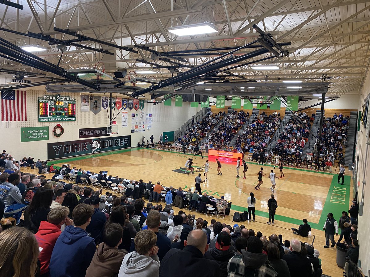 Hardwood Preps Illinois (@hardwoodprepsil) on Twitter photo Competition Gym @ York
Another fantastic year at the 50th Jack Tosh Holiday Classic. The Title Game had a packed crowd, 32 team field with tons of depth, and well organized as always. Big shoutout to <a href="/vincedoran/">Vince Doran</a> and Mark Tomczak for going above and beyond 🫡 Until next year 🎄🏀 Competition Gym @ York
Another fantastic year at the 50th Jack Tosh Holiday Classic. The Title Game had a packed crowd, 32 team field with tons of depth, and well organized as always. Big shoutout to <a href="/vincedoran/">Vince Doran</a> and Mark Tomczak for going above and beyond 🫡 Until next year 🎄🏀