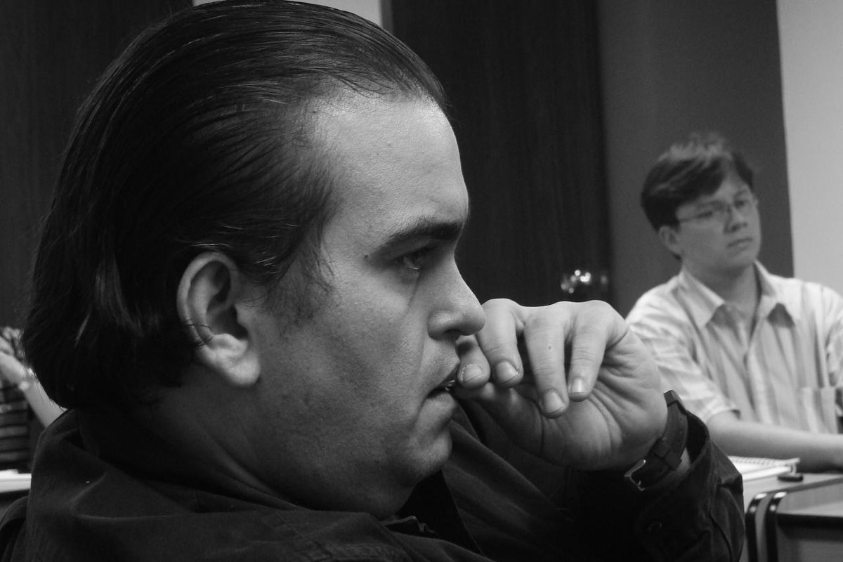 Dos retratos de Carlos Correa, de libre uso. En este momento sigue sin saberse su paradero después de ser detenido arbitrariamente el día de ayer por agentes de seguridad del Estado en Caracas.