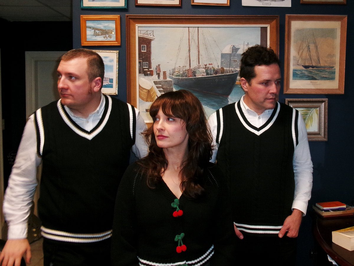 After hearing 🇨🇦 The Boojums on their newest track, they should rlly have a record deal. 🎶 

Definitely hearing <a href="/thebreeders/">theBreeders</a> / Pixies / early Sloan insp. 🇨🇦 

The band is Willie Stratton, Sara Eve &amp; Peter MacInnis 🎶 they’re local!! 🇨🇦 #IndieRock #music 

m.youtube.com/watch?v=yB2EH1…