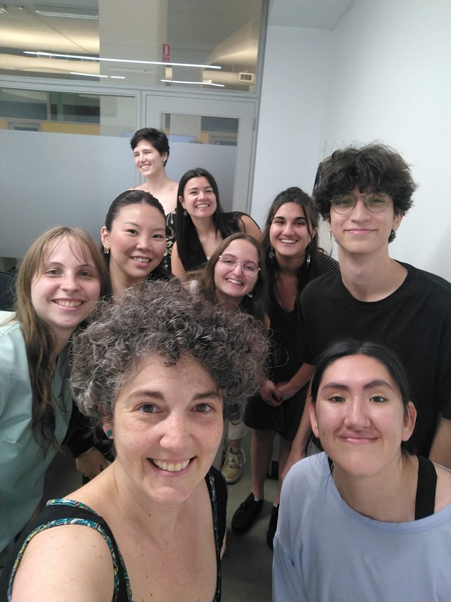 📢Crecimos! El grupo que dirijo, el “ChronoEducation Team” (CET) se agrandó, orgullosa de este gran equipo! (y con <a href="/Guada_RF/">Lupe</a> de visita en fin de año!)
Flor - <a href="/GiuAgnoletti/">Giulia Agnoletti</a> - Gabi - Valen - Magui -Martin - <a href="/dianabibbo/">Diana</a>