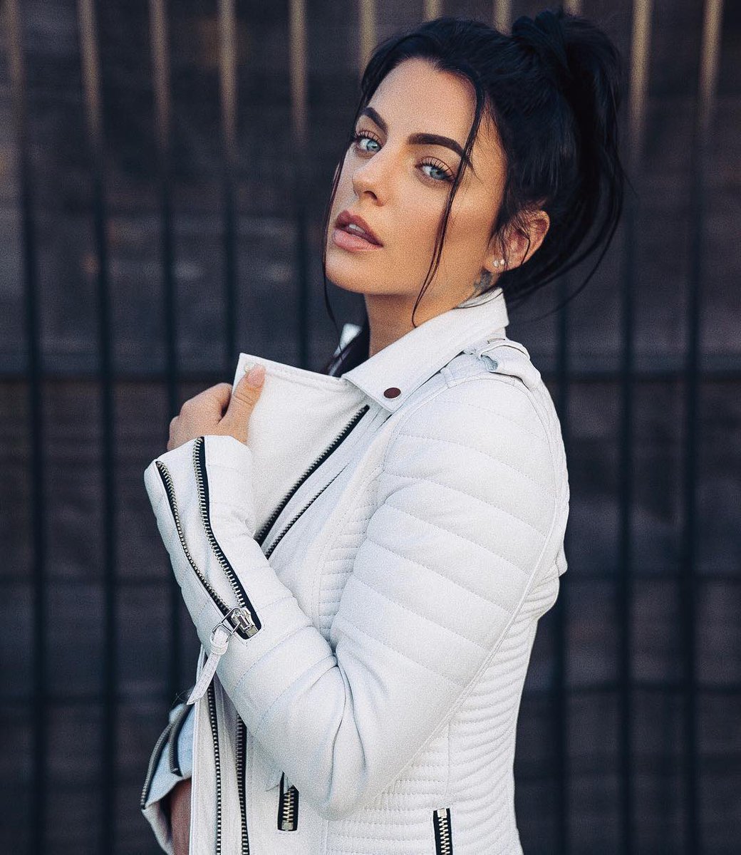 This woman right here has been my all lately and it will continue to be that way also she’s a fucking bad ass I mean look at her #WCW to you princess <a href="/HiddenFi/">Fi Smith (Fake)</a>