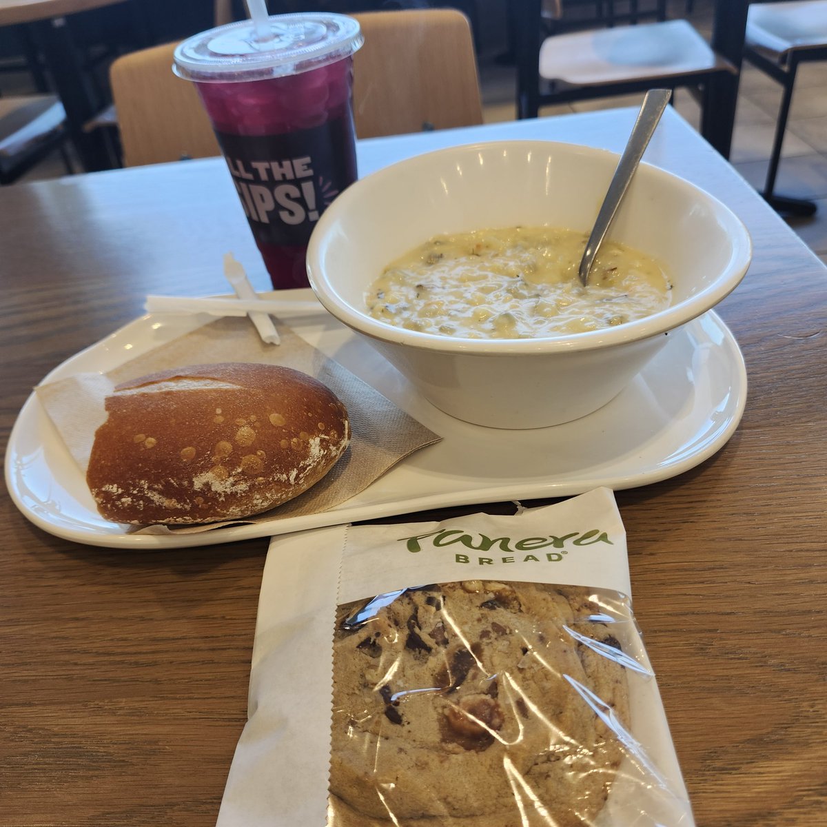rsteved's tweet image. Lunch today at @panerabread : chicken &amp;amp; wild rice soup, baguette, kitchen sink cookie, and pomegranate hibiscus tea. #panerabread #lunch #breadco