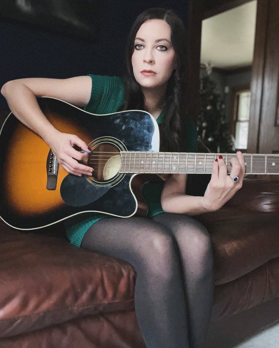AshleyBeanBand's tweet photo. Guitar Girl https://t.co/ovP0m3BHx0